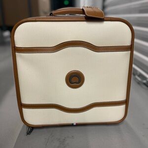 Delay Chatelet Air Underseater